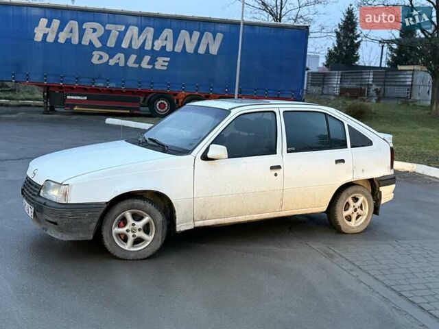 Белый Опель Кадет, объемом двигателя 1.3 л и пробегом 379 тыс. км за 750 $, фото 4 на Automoto.ua