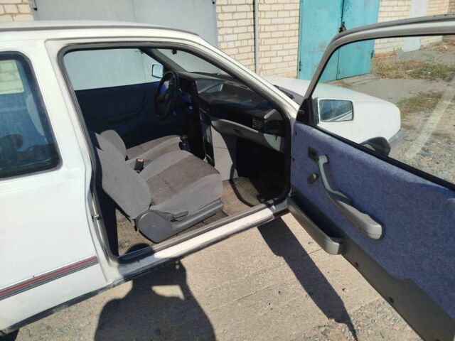 Білий Опель Кадет, об'ємом двигуна 1.3 л та пробігом 3 тис. км за 1301 $, фото 4 на Automoto.ua