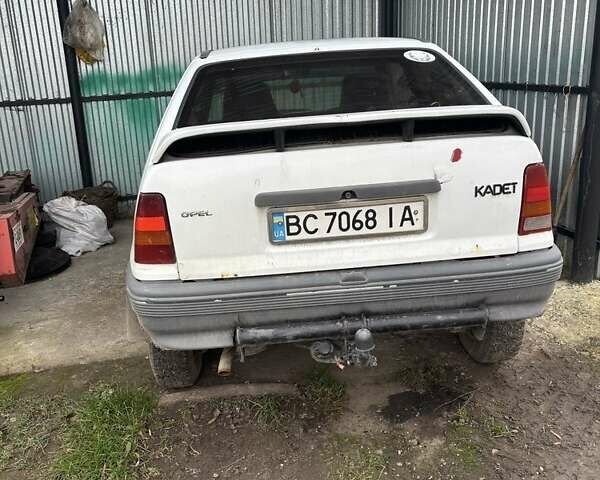 Белый Опель Кадет, объемом двигателя 1.3 л и пробегом 100 тыс. км за 1500 $, фото 6 на Automoto.ua