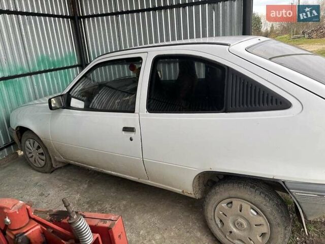 Белый Опель Кадет, объемом двигателя 1.3 л и пробегом 100 тыс. км за 1500 $, фото 5 на Automoto.ua