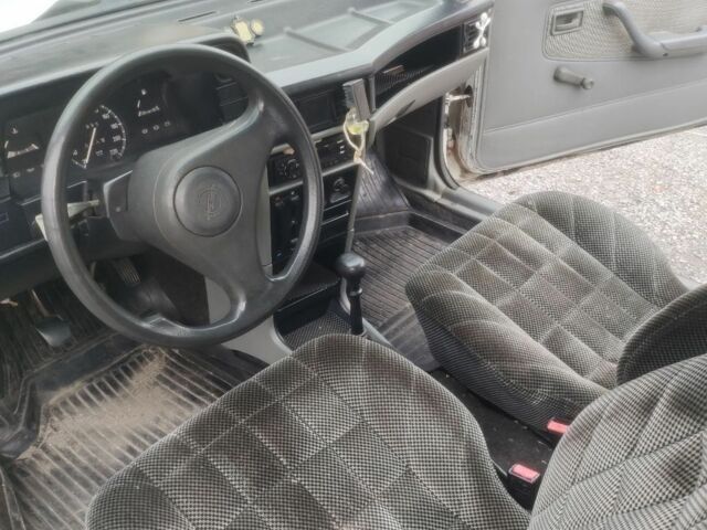 Белый Опель Кадет, объемом двигателя 0 л и пробегом 175 тыс. км за 800 $, фото 4 на Automoto.ua