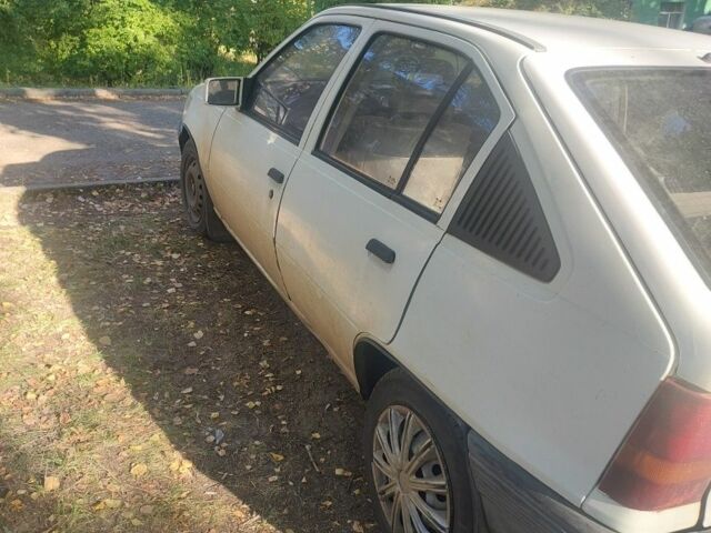 Белый Опель Кадет, объемом двигателя 1 л и пробегом 333 тыс. км за 800 $, фото 5 на Automoto.ua