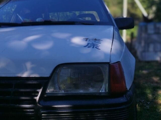 Белый Опель Кадет, объемом двигателя 1 л и пробегом 100 тыс. км за 900 $, фото 4 на Automoto.ua