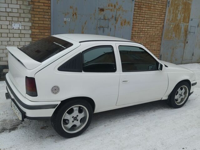 Белый Опель Кадет, объемом двигателя 2 л и пробегом 60 тыс. км за 3500 $, фото 5 на Automoto.ua