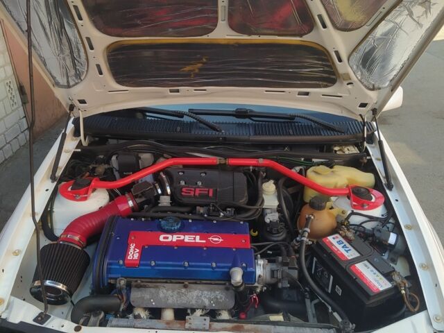 Белый Опель Кадет, объемом двигателя 2 л и пробегом 60 тыс. км за 3500 $, фото 2 на Automoto.ua