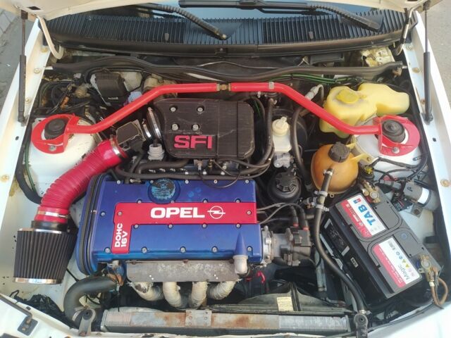 Белый Опель Кадет, объемом двигателя 2 л и пробегом 60 тыс. км за 3500 $, фото 1 на Automoto.ua