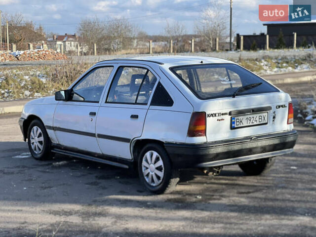 Белый Опель Кадет, объемом двигателя 1.3 л и пробегом 10 тыс. км за 850 $, фото 5 на Automoto.ua