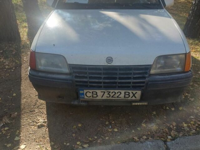 Белый Опель Кадет, объемом двигателя 1 л и пробегом 333 тыс. км за 800 $, фото 2 на Automoto.ua