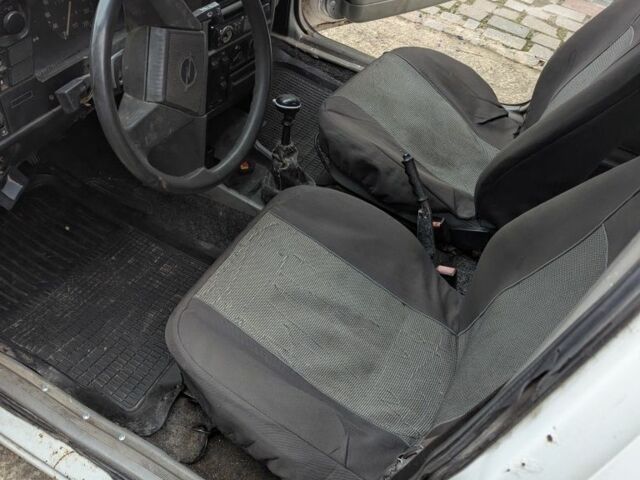 Белый Опель Кадет, объемом двигателя 1.3 л и пробегом 205 тыс. км за 415 $, фото 11 на Automoto.ua