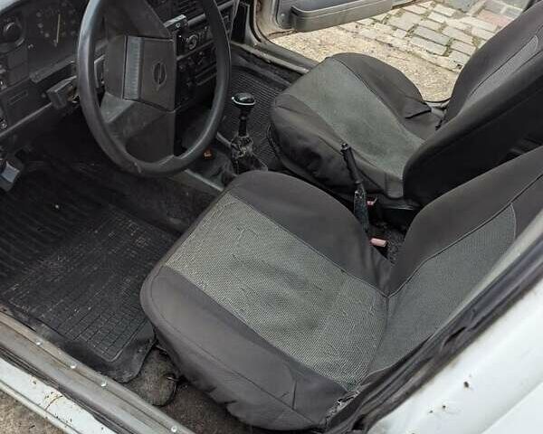 Белый Опель Кадет, объемом двигателя 1.3 л и пробегом 205 тыс. км за 415 $, фото 10 на Automoto.ua