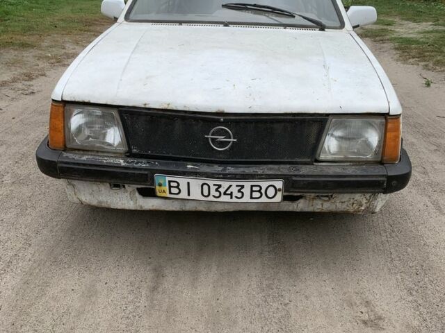 Белый Опель Кадет, объемом двигателя 1.3 л и пробегом 300 тыс. км за 370 $, фото 2 на Automoto.ua