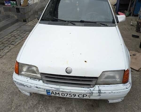 Белый Опель Кадет, объемом двигателя 1.3 л и пробегом 205 тыс. км за 415 $, фото 12 на Automoto.ua