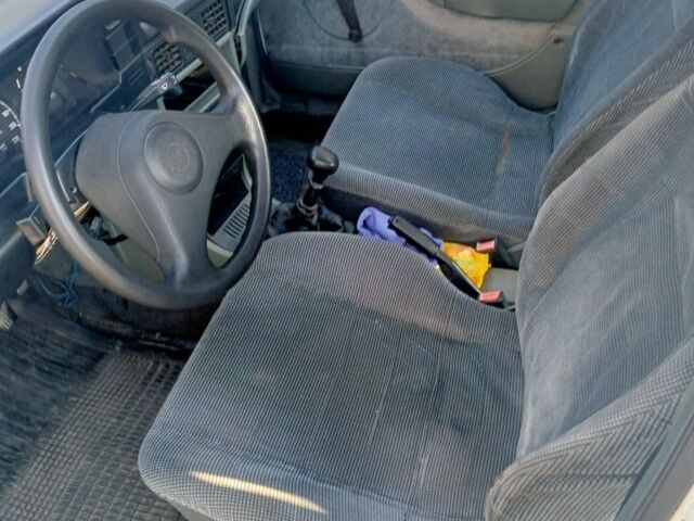 Белый Опель Кадет, объемом двигателя 1.3 л и пробегом 40 тыс. км за 600 $, фото 2 на Automoto.ua