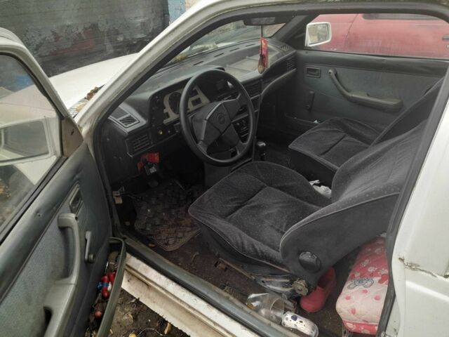 Белый Опель Кадет, объемом двигателя 1.3 л и пробегом 450 тыс. км за 310 $, фото 3 на Automoto.ua