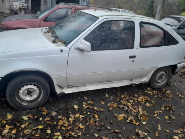 Белый Опель Кадет, объемом двигателя 1.3 л и пробегом 450 тыс. км за 310 $, фото 4 на Automoto.ua