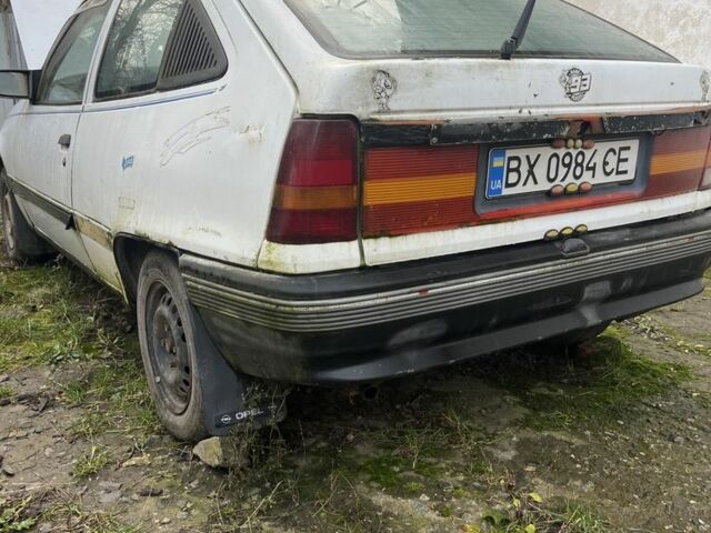 Белый Опель Кадет, объемом двигателя 1.3 л и пробегом 32 тыс. км за 389 $, фото 5 на Automoto.ua