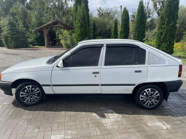 Белый Опель Кадет, объемом двигателя 1.2 л и пробегом 160 тыс. км за 1100 $, фото 1 на Automoto.ua