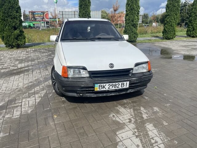 Белый Опель Кадет, объемом двигателя 1.2 л и пробегом 160 тыс. км за 1100 $, фото 6 на Automoto.ua