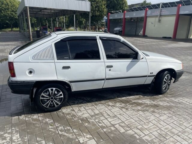 Белый Опель Кадет, объемом двигателя 1.2 л и пробегом 160 тыс. км за 1100 $, фото 3 на Automoto.ua