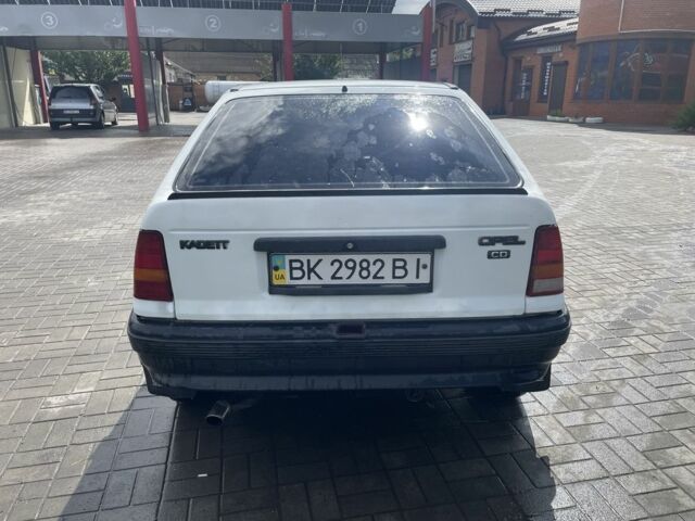 Белый Опель Кадет, объемом двигателя 1.2 л и пробегом 160 тыс. км за 1100 $, фото 4 на Automoto.ua
