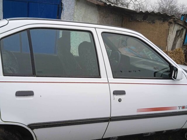 Белый Опель Кадет, объемом двигателя 1.3 л и пробегом 70 тыс. км за 642 $, фото 5 на Automoto.ua