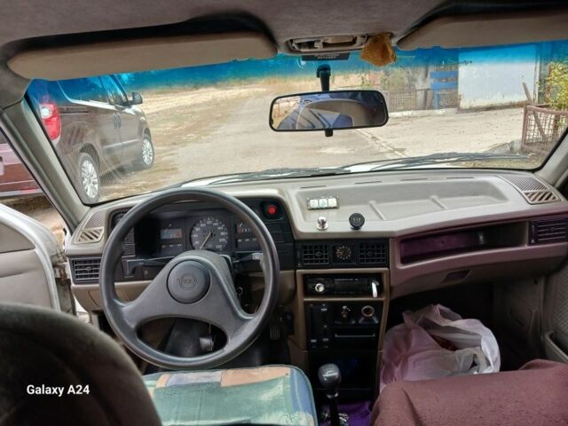 Белый Опель Кадет, объемом двигателя 1.6 л и пробегом 200 тыс. км за 1200 $, фото 4 на Automoto.ua