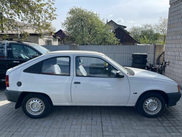 Белый Опель Кадет, объемом двигателя 1.7 л и пробегом 270 тыс. км за 1900 $, фото 1 на Automoto.ua