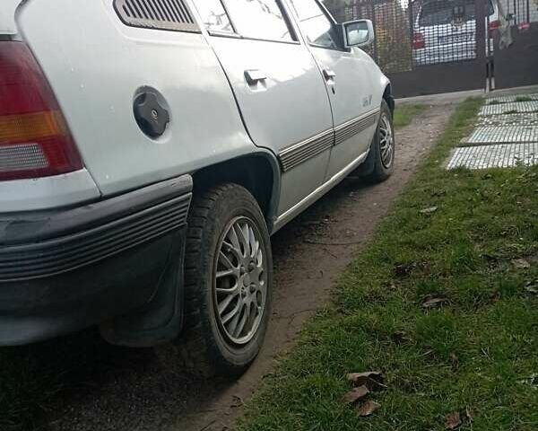 Белый Опель Кадет, объемом двигателя 1.4 л и пробегом 48 тыс. км за 1500 $, фото 5 на Automoto.ua