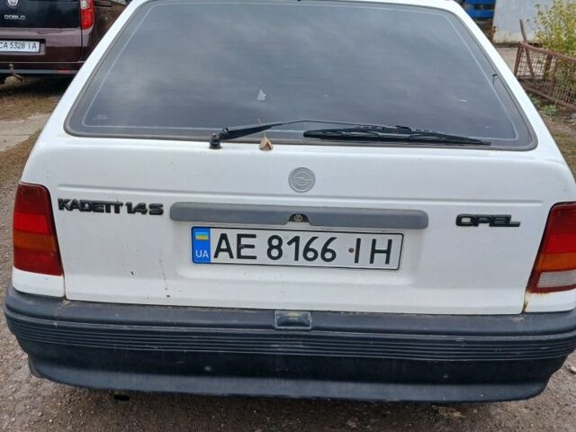 Белый Опель Кадет, объемом двигателя 1.6 л и пробегом 200 тыс. км за 1200 $, фото 2 на Automoto.ua