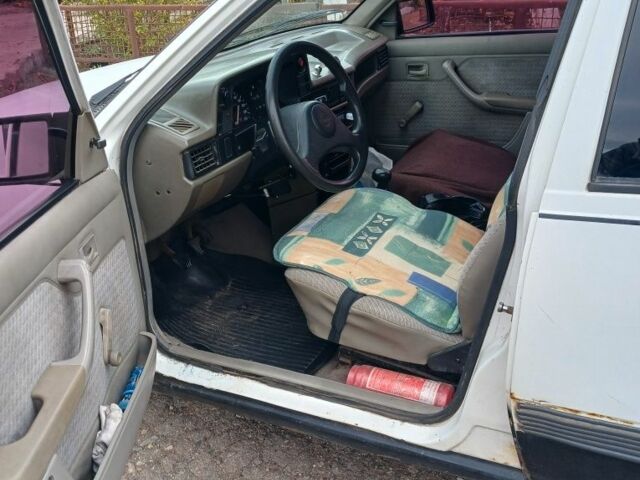 Белый Опель Кадет, объемом двигателя 1.6 л и пробегом 200 тыс. км за 1200 $, фото 7 на Automoto.ua