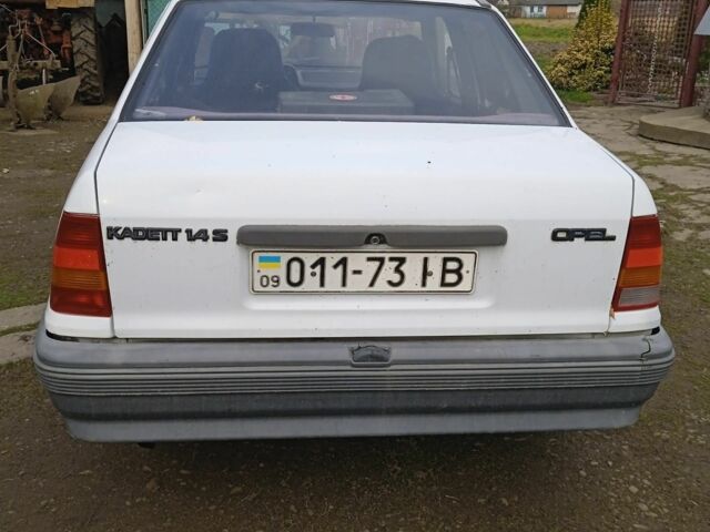 Белый Опель Кадет, объемом двигателя 1.4 л и пробегом 300 тыс. км за 800 $, фото 1 на Automoto.ua