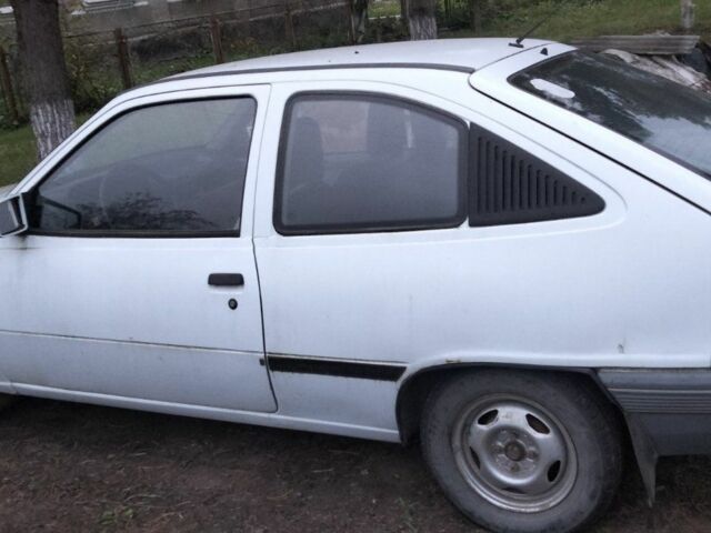 Белый Опель Кадет, объемом двигателя 0 л и пробегом 100 тыс. км за 840 $, фото 2 на Automoto.ua