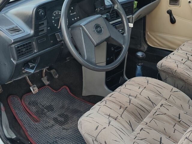 Білий Опель Кадет, об'ємом двигуна 0 л та пробігом 100 тис. км за 710 $, фото 3 на Automoto.ua