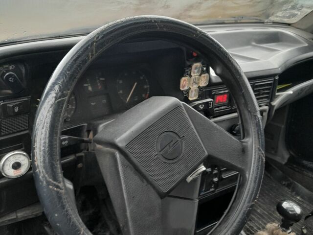 Белый Опель Кадет, объемом двигателя 1 л и пробегом 100 тыс. км за 1200 $, фото 2 на Automoto.ua