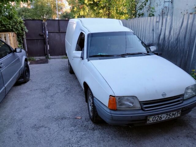 Білий Опель Кадет, об'ємом двигуна 0 л та пробігом 100 тис. км за 550 $, фото 1 на Automoto.ua