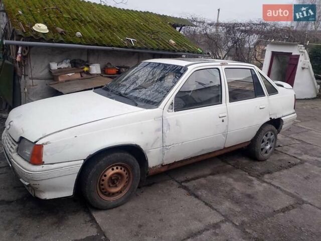 Белый Опель Кадет, объемом двигателя 1.6 л и пробегом 721 тыс. км за 500 $, фото 1 на Automoto.ua