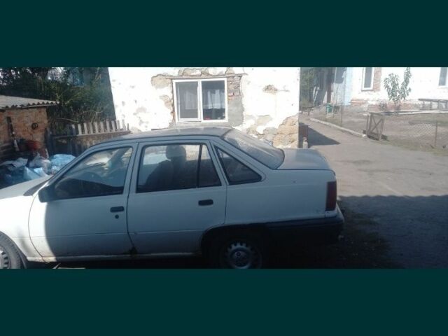 Білий Опель Кадет, об'ємом двигуна 1.6 л та пробігом 170 тис. км за 1000 $, фото 3 на Automoto.ua