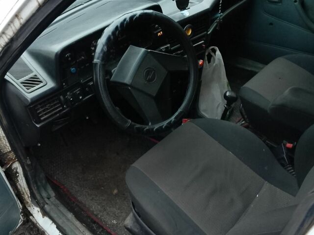 Білий Опель Кадет, об'ємом двигуна 1.6 л та пробігом 1 тис. км за 710 $, фото 4 на Automoto.ua