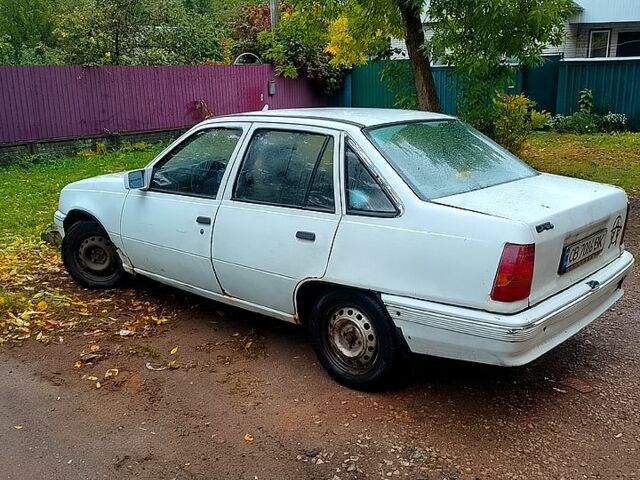 Белый Опель Кадет, объемом двигателя 1.7 л и пробегом 155 тыс. км за 700 $, фото 6 на Automoto.ua