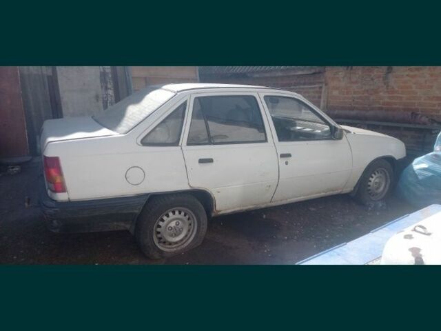 Білий Опель Кадет, об'ємом двигуна 1.6 л та пробігом 170 тис. км за 1000 $, фото 2 на Automoto.ua