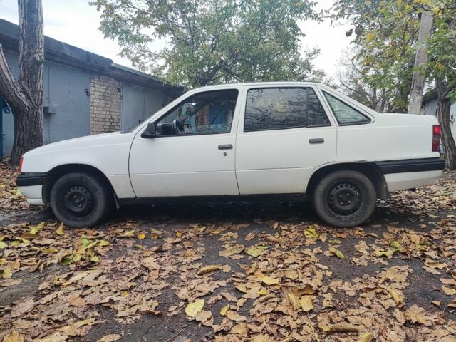 Белый Опель Кадет, объемом двигателя 1.5 л и пробегом 666 тыс. км за 665 $, фото 2 на Automoto.ua