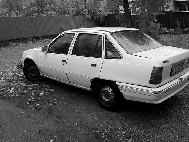 Белый Опель Кадет, объемом двигателя 1.7 л и пробегом 155 тыс. км за 700 $, фото 7 на Automoto.ua