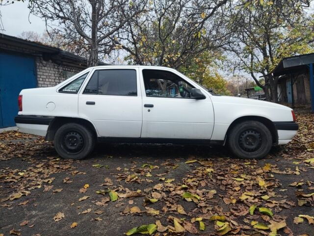 Белый Опель Кадет, объемом двигателя 1 л и пробегом 66 тыс. км за 672 $, фото 3 на Automoto.ua