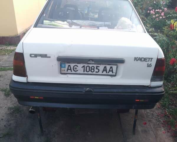Белый Опель Кадет, объемом двигателя 1.6 л и пробегом 200 тыс. км за 594 $, фото 5 на Automoto.ua