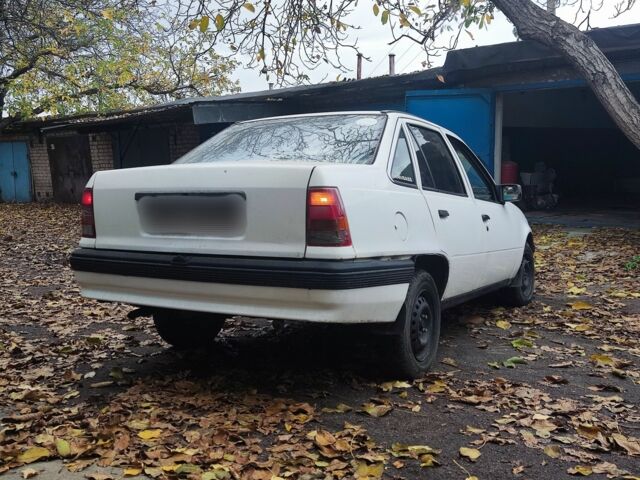 Белый Опель Кадет, объемом двигателя 1 л и пробегом 66 тыс. км за 672 $, фото 1 на Automoto.ua