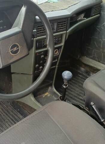 Білий Опель Кадет, об'ємом двигуна 1.6 л та пробігом 257 тис. км за 1069 $, фото 3 на Automoto.ua