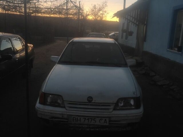 Белый Опель Кадет, объемом двигателя 0 л и пробегом 200 тыс. км за 477 $, фото 6 на Automoto.ua