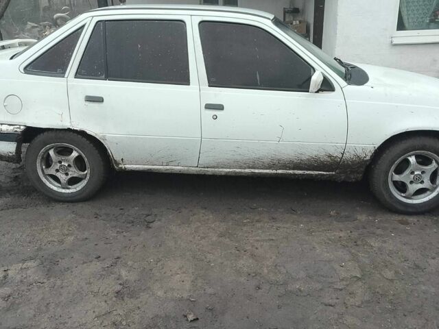 Білий Опель Кадет, об'ємом двигуна 1.6 л та пробігом 1 тис. км за 710 $, фото 3 на Automoto.ua