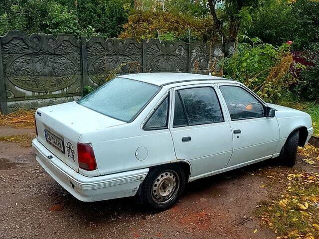 Белый Опель Кадет, объемом двигателя 1.7 л и пробегом 155 тыс. км за 700 $, фото 5 на Automoto.ua