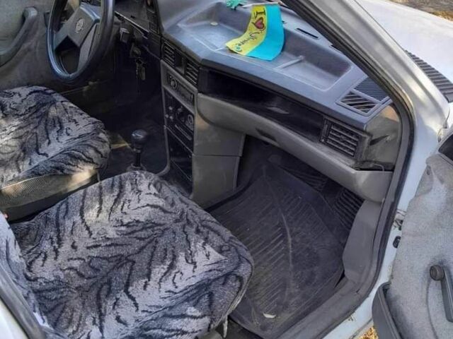 Білий Опель Кадет, об'ємом двигуна 1.6 л та пробігом 170 тис. км за 1000 $, фото 1 на Automoto.ua